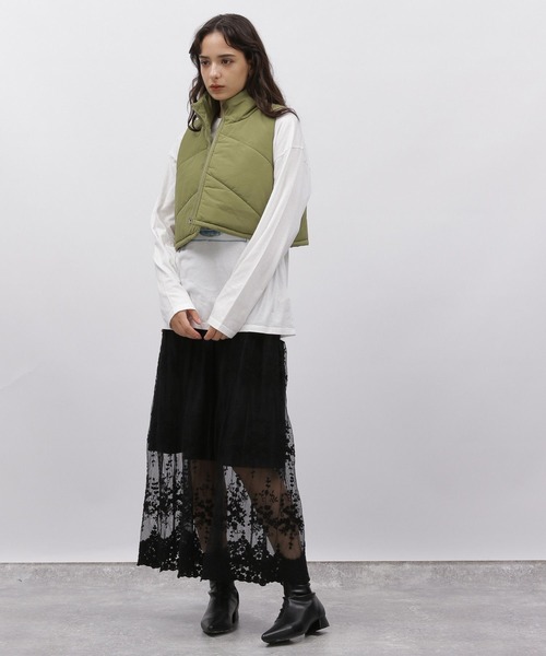 LAKOLE（ラコレ）の「シェブロンキルトクロップVベスト / 966828（ダウンベスト・レディース・アイボリー/カーキ/ブラック・MEDIUM/SMALL）」の17枚目の写真