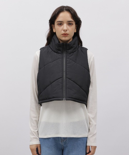 LAKOLE（ラコレ）の「シェブロンキルトクロップVベスト / 966828（ダウンベスト・レディース・アイボリー/カーキ/ブラック・MEDIUM/SMALL）」の19枚目の写真