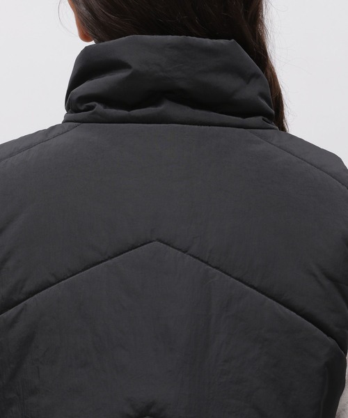 LAKOLE（ラコレ）の「シェブロンキルトクロップVベスト / 966828（ダウンベスト・レディース・アイボリー/カーキ/ブラック・MEDIUM/SMALL）」の22枚目の写真