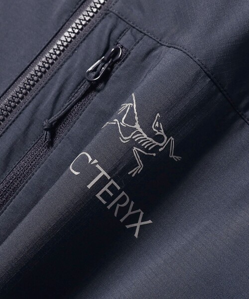 ARC'TERYX(アークテリクス)の「ARC'TERYX / Squamish Hoodie(ブルゾン・メンズ・ブラック系その他3/ブラック/ホワイト/ネイビー/オリーブ・SMALL/MEDIUM/LARGE/X-LARGE/XX-LARGE)」の14枚目の写真