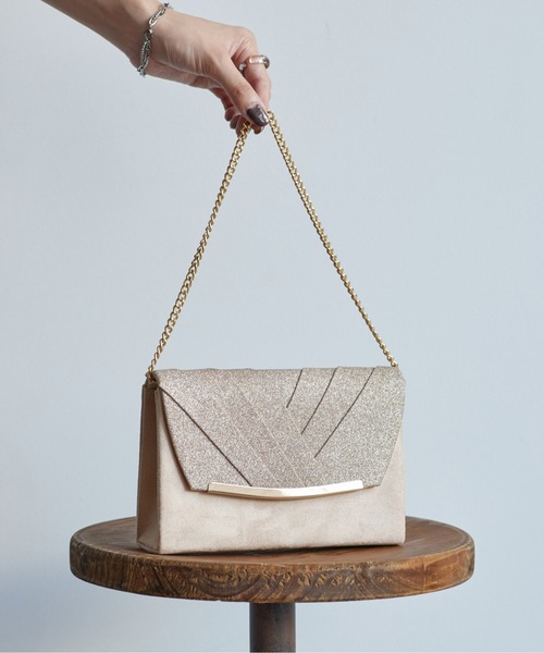 Thevon(ゼボン)の「【オケージョン】ラメフラップクラッチバッグ(ハンドバッグ・レディース・ベージュ/ブラック/グレー・FREE)」の4枚目の写真