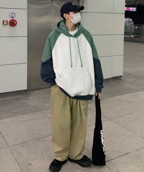 ROOPTOKYO（ループトウキョウ）の「▲バックプリントラグランパーカー オーバーサイズ（パーカー・メンズ・ベージュ/ネイビー・2XL/XL/L）」の8枚目の写真