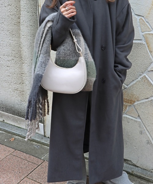 COURO（コウロ）の「ハーフムーンホーボーバッグ（ハンドバッグ・レディース・ブラック/アイボリー/ブラウン/ブラック系/ダークブラウン・FREE）」の16枚目の写真