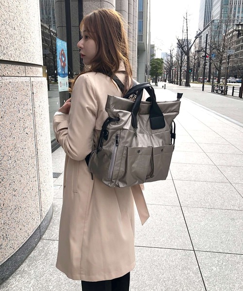 Bermosa(ベルモサ)の「多ポケット 2WAYリュックサック(バックパック/リュック・レディース・ゴールド/ガンメタ/ブラック・FREE)」の9枚目の写真