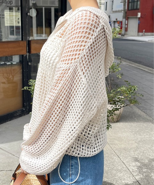 Meli rich（メリーリッチ）の「フード付きメッシュニットプルオーバー（ニット/セーター・レディース・モカ/オフホワイト/ブルー/ブラック・MEDIUM）」の13枚目の写真