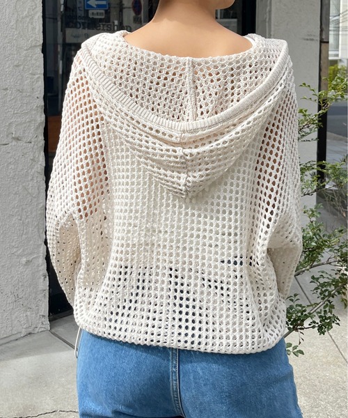 Meli rich（メリーリッチ）の「フード付きメッシュニットプルオーバー（ニット/セーター・レディース・モカ/オフホワイト/ブルー/ブラック・MEDIUM）」の14枚目の写真