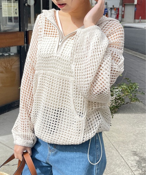 Meli rich（メリーリッチ）の「フード付きメッシュニットプルオーバー（ニット/セーター・レディース・モカ/オフホワイト/ブルー/ブラック・MEDIUM）」の17枚目の写真