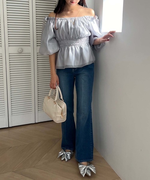 one after another NICE CLAUP(ワンアフターアナザーナイスクラップ)の「リボンオフショルブラウス(シャツ/ブラウス・レディース・サックスブルー/ブラック/ピンクベージュ/アイボリー・FREE)」の10枚目の写真