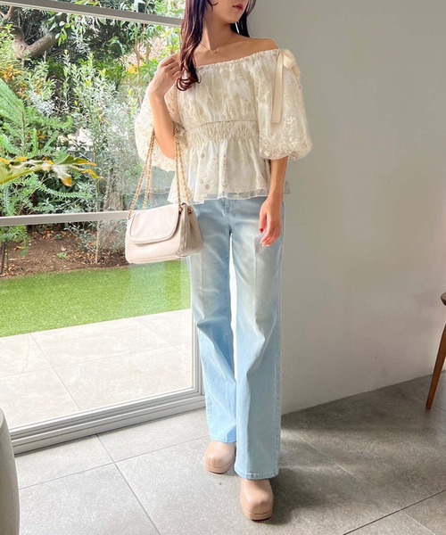 one after another NICE CLAUP(ワンアフターアナザーナイスクラップ)の「リボンオフショルブラウス(シャツ/ブラウス・レディース・サックスブルー/ブラック/ピンクベージュ/アイボリー・FREE)」の6枚目の写真