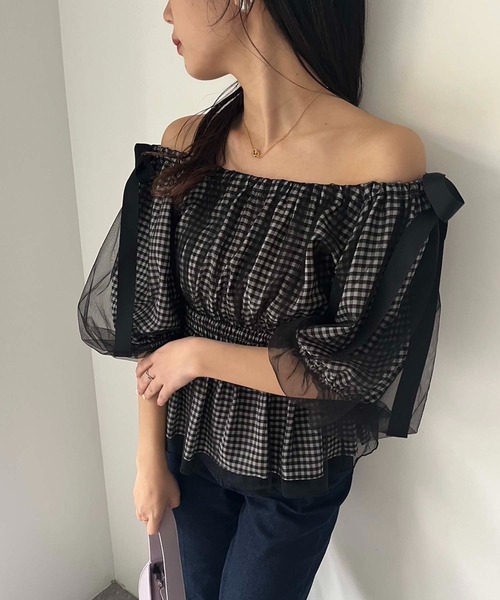 one after another NICE CLAUP(ワンアフターアナザーナイスクラップ)の「リボンオフショルブラウス(シャツ/ブラウス・レディース・サックスブルー/ブラック/ピンクベージュ/アイボリー・FREE)」の20枚目の写真