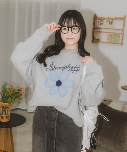 nemne store（ネンネストア）の「【Sharply ♯ / Flutter ♭コラボ】《低身長サイズ/メンズサイズあり》サガラ刺繍裏毛スウェット（スウェット・レディース・ネイビー/オートミール・SMALL/MEDIUM/LARGE）」の2枚目の写真