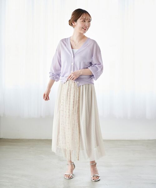 le.coeur blanc（ルクールブラン）の「シアーVネックカーディガン（カーディガン/ボレロ・レディース・オフホワイト/ラベンダー/ネイビー/ベージュ・38）」の5枚目の写真