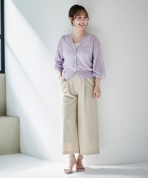 le.coeur blanc（ルクールブラン）の「シアーVネックカーディガン（カーディガン/ボレロ・レディース・オフホワイト/ラベンダー/ネイビー/ベージュ・38）」の13枚目の写真