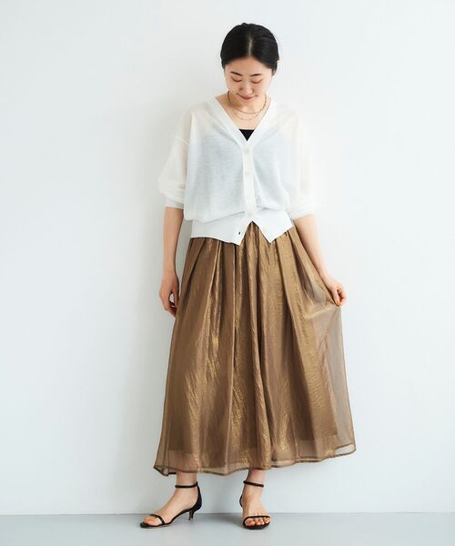 le.coeur blanc（ルクールブラン）の「シアーVネックカーディガン（カーディガン/ボレロ・レディース・オフホワイト/ラベンダー/ネイビー/ベージュ・38）」の16枚目の写真