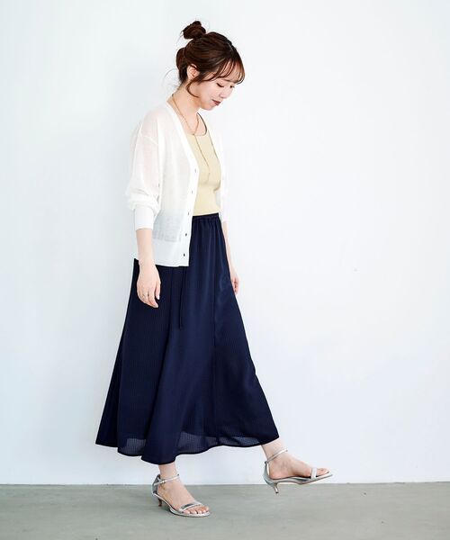 le.coeur blanc（ルクールブラン）の「シアーVネックカーディガン（カーディガン/ボレロ・レディース・オフホワイト/ラベンダー/ネイビー/ベージュ・38）」の21枚目の写真