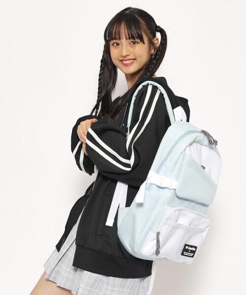PINK-latte（ピンクラテ）の「◆【容量約24l】切り替えフラップポリリュック（バックパック/リュック・キッズ・ブラック/ライトブルー・00）」の2枚目の写真