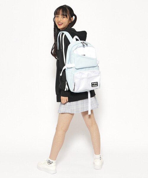 PINK-latte（ピンクラテ）の「◆【容量約24l】切り替えフラップポリリュック（バックパック/リュック・キッズ・ブラック/ライトブルー・00）」の6枚目の写真