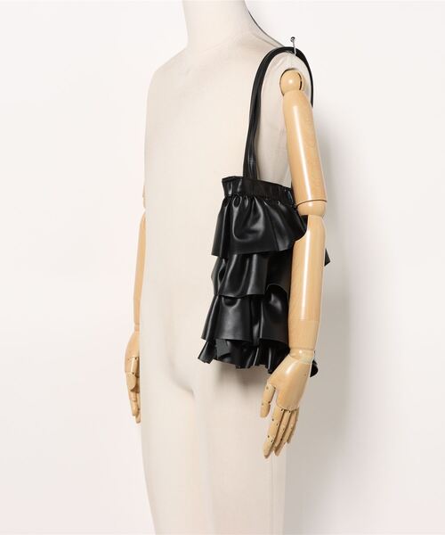 clear（クリア）の「フリルトートバッグ≪2024SS≫（トートバッグ・レディース・アイボリー/ブラック/シルバー・F）」の7枚目の写真