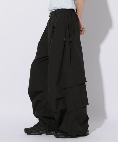 Anui(アニュイ)の「【UNISEX/3サイズ展開】タックパラシュートパンツ(カーゴパンツ・レディース・ブラック/チャコールグレー/ブラウン・SMALL/MEDIUM/LARGE)」の3枚目の写真
