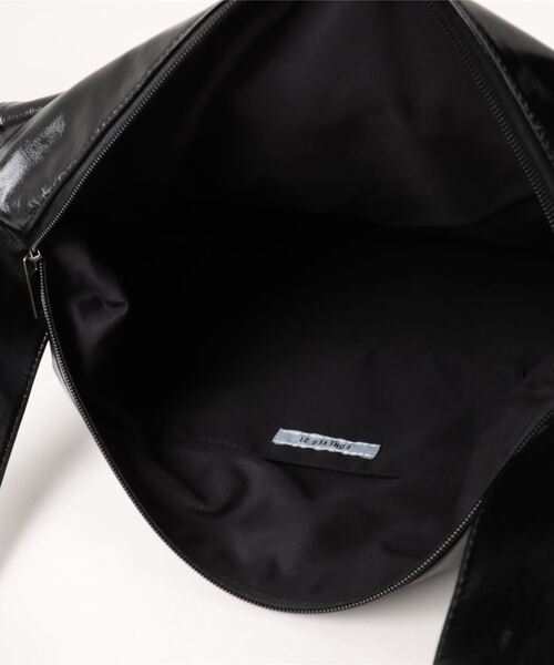 FOREVER 21(フォーエバー トゥエンティーワン)の「ビッグショルダーバッグ(ショルダーバッグ・レディース・ブラック/シルバー・FREE)」の4枚目の写真