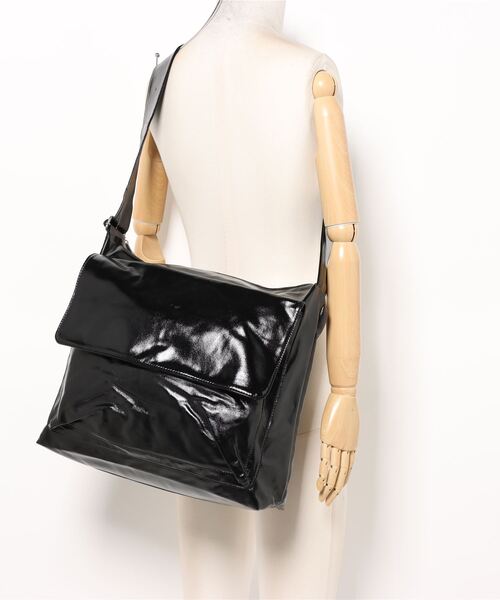 FOREVER 21(フォーエバー トゥエンティーワン)の「ビッグショルダーバッグ(ショルダーバッグ・レディース・ブラック/シルバー・FREE)」の3枚目の写真