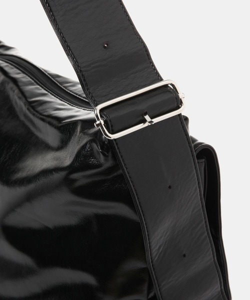 FOREVER 21(フォーエバー トゥエンティーワン)の「ビッグショルダーバッグ(ショルダーバッグ・レディース・ブラック/シルバー・FREE)」の11枚目の写真