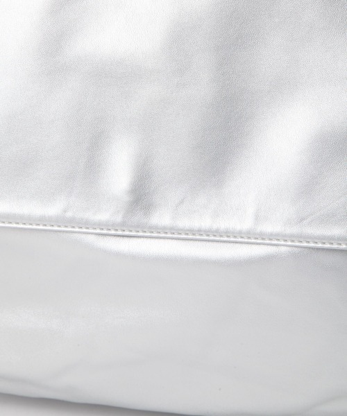 FOREVER 21(フォーエバー トゥエンティーワン)の「ビッグショルダーバッグ(ショルダーバッグ・レディース・ブラック/シルバー・FREE)」の15枚目の写真