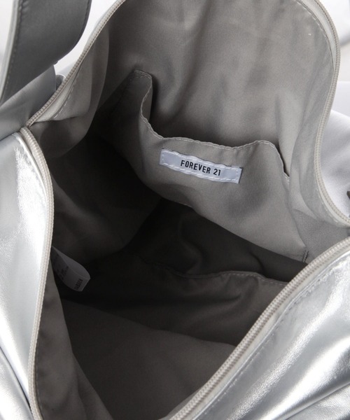 FOREVER 21(フォーエバー トゥエンティーワン)の「ビッグショルダーバッグ(ショルダーバッグ・レディース・ブラック/シルバー・FREE)」の14枚目の写真