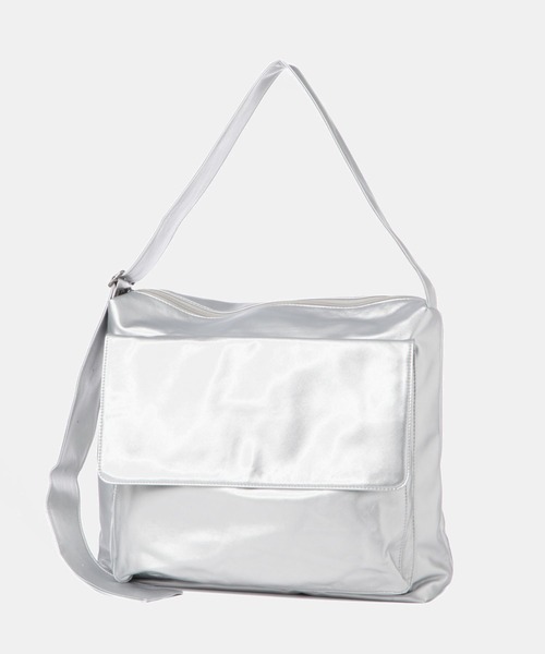 FOREVER 21(フォーエバー トゥエンティーワン)の「ビッグショルダーバッグ(ショルダーバッグ・レディース・ブラック/シルバー・FREE)」の17枚目の写真