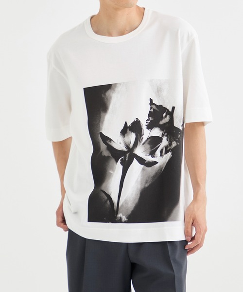 TAAKK（ターク）の「【TAAKK/ターク】FLOWER PRINT T-SHIRTS（Tシャツ/カットソー・メンズ・ホワイト/ブラック・2/3）」の2枚目の写真