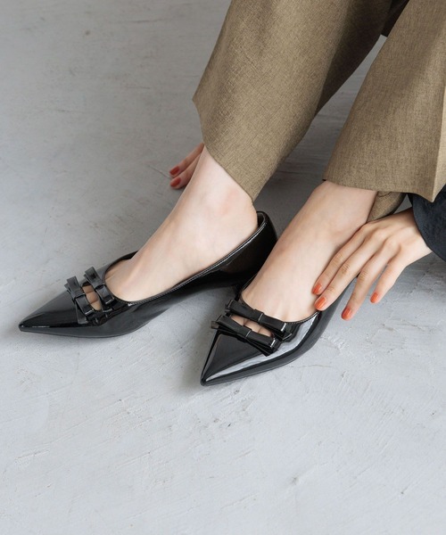 LOWRYS FARM（ローリーズファーム）の「ダブルリボンシューズ　 133045（パンプス・レディース・ブラック/レッド/シルバー・MEDIUM/LARGE）」の2枚目の写真