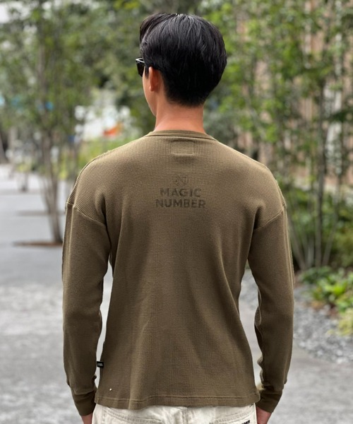 MAGIC NUMBER(マジック ナンバー)の「【MAGIC NUMBER】STOCK LOGO THERMAL L/S T-SHIRT / ストックロゴ サーマル ロングスリーブティーシャツ(Tシャツ/カットソー・メンズ・ブラック/オフホワイト/オリーブ・MEDIUM/LARGE/X-LARGE)」の14枚目の写真