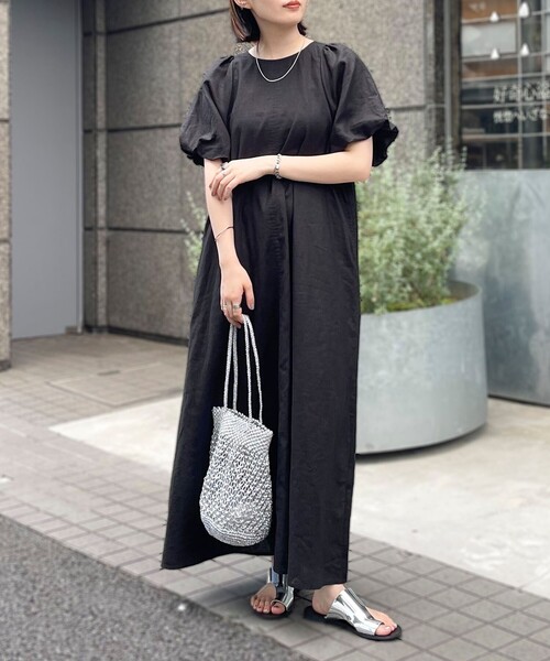 fredy emue（フレディエミュ）の「コットンリネンバルーンスリーブワンピース（ワンピース・レディース・ブラック/グレイッシュブルー/キャメル・38）」の2枚目の写真