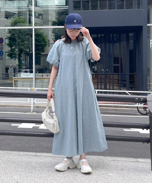 fredy emue（フレディエミュ）の「コットンリネンバルーンスリーブワンピース（ワンピース・レディース・ブラック/グレイッシュブルー/キャメル・38）」の4枚目の写真