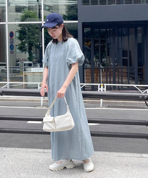 fredy emue（フレディエミュ）の「コットンリネンバルーンスリーブワンピース（ワンピース・レディース・ブラック/グレイッシュブルー/キャメル・38）」の5枚目の写真