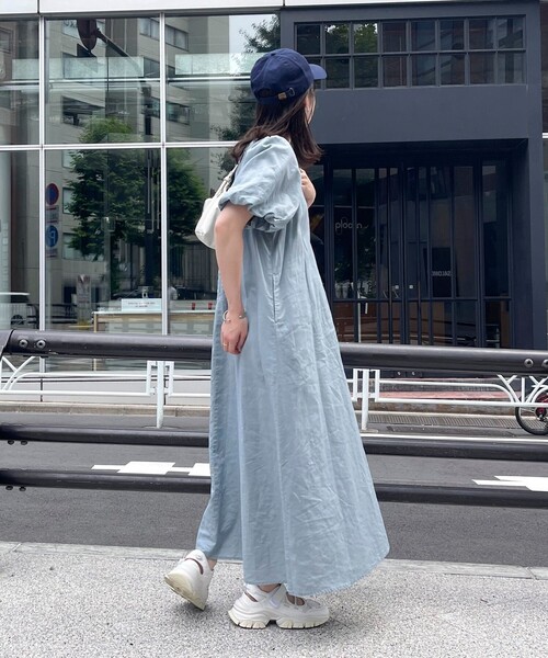 fredy emue（フレディエミュ）の「コットンリネンバルーンスリーブワンピース（ワンピース・レディース・ブラック/グレイッシュブルー/キャメル・38）」の6枚目の写真