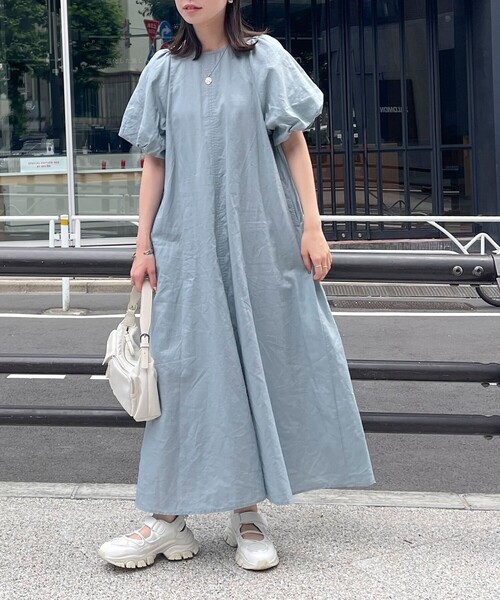 fredy emue（フレディエミュ）の「コットンリネンバルーンスリーブワンピース（ワンピース・レディース・ブラック/グレイッシュブルー/キャメル・38）」の7枚目の写真