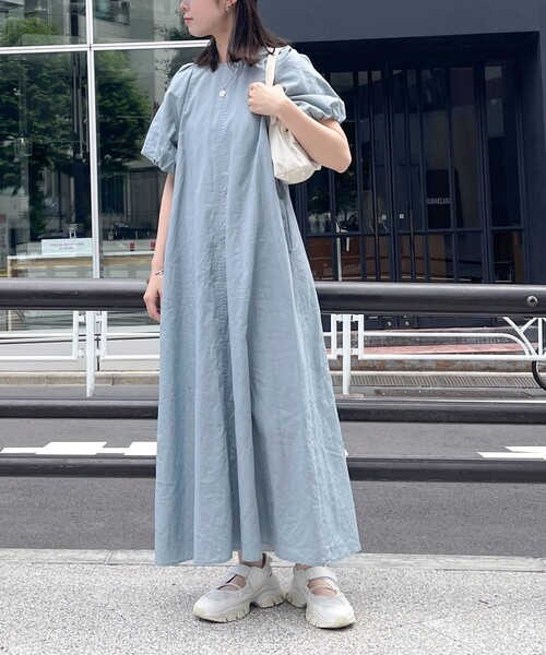 fredy emue（フレディエミュ）の「コットンリネンバルーンスリーブワンピース（ワンピース・レディース・ブラック/グレイッシュブルー/キャメル・38）」の9枚目の写真