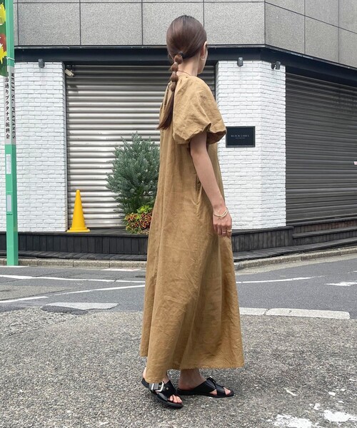 fredy emue（フレディエミュ）の「コットンリネンバルーンスリーブワンピース（ワンピース・レディース・ブラック/グレイッシュブルー/キャメル・38）」の15枚目の写真