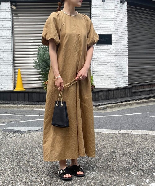 fredy emue（フレディエミュ）の「コットンリネンバルーンスリーブワンピース（ワンピース・レディース・ブラック/グレイッシュブルー/キャメル・38）」の18枚目の写真