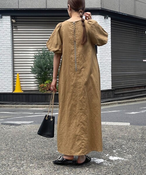 fredy emue（フレディエミュ）の「コットンリネンバルーンスリーブワンピース（ワンピース・レディース・ブラック/グレイッシュブルー/キャメル・38）」の20枚目の写真