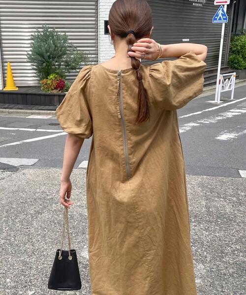 fredy emue（フレディエミュ）の「コットンリネンバルーンスリーブワンピース（ワンピース・レディース・ブラック/グレイッシュブルー/キャメル・38）」の21枚目の写真