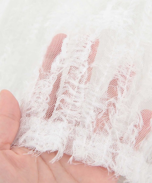 titivate(ティティベイト)の「フェザーチュールキャミソールトップス(キャミソール・レディース・オフホワイト/ブラック・M)」の5枚目の写真