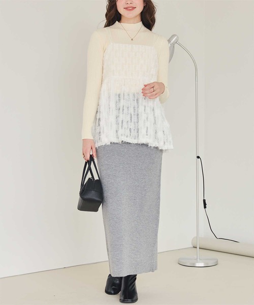 titivate(ティティベイト)の「フェザーチュールキャミソールトップス(キャミソール・レディース・オフホワイト/ブラック・M)」の13枚目の写真