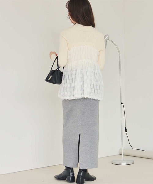 titivate(ティティベイト)の「フェザーチュールキャミソールトップス(キャミソール・レディース・オフホワイト/ブラック・M)」の15枚目の写真