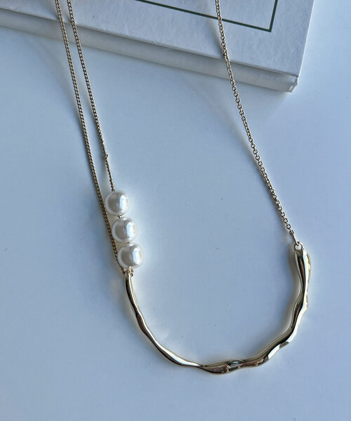 Chez toi（シェトワ）の「パール×ニュアンスネックレス（ネックレス・レディース・ゴールド/シルバー・FREE）」の2枚目の写真