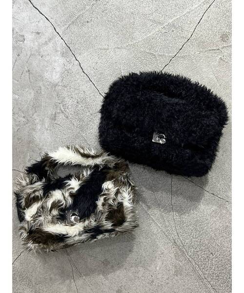 EMODA（エモダ）の「2トーンボアバッグ（ハンドバッグ・レディース・その他/ブラック・FREE）」の4枚目の写真