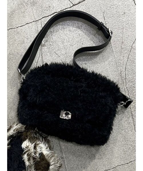 EMODA（エモダ）の「2トーンボアバッグ（ハンドバッグ・レディース・その他/ブラック・FREE）」の5枚目の写真