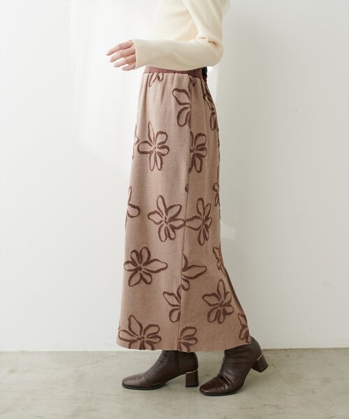 natural couture(ナチュラルクチュール)の「アート花柄ジャガードニットタイトスカート(スカート・レディース・モカ/ブラック/アイボリー・FREE)」の17枚目の写真