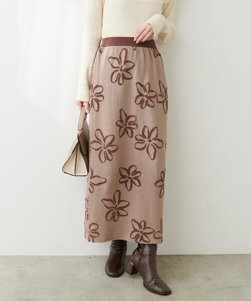 natural couture(ナチュラルクチュール)の「アート花柄ジャガードニットタイトスカート(スカート・レディース・モカ/ブラック/アイボリー・FREE)」の2枚目の写真